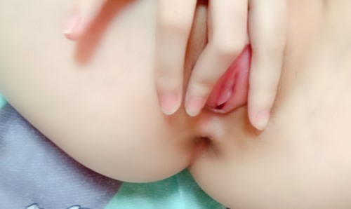 53413-【最新性卝爱泄密❤️极品乱卝伦】玩卝弄抽卝插妹妹的极品干净馒头粉卝穴实在是太爽了 无套插嫩卝穴紧紧的热卝热的小卝穴 高清.jpg
